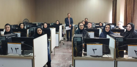 جلسه هم‌اندیشی  سرپرست جدید کتابخانه مرکزی با کتابداران